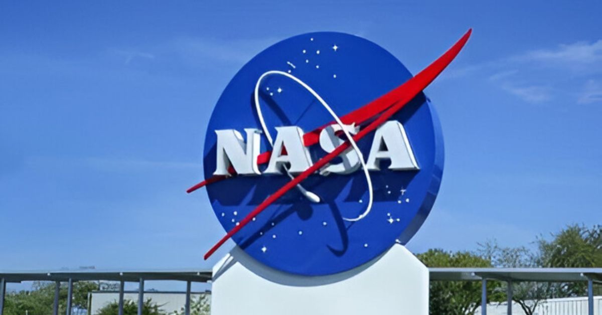US to Return to Moon, Build Permanent Bases, Says NASA Chief